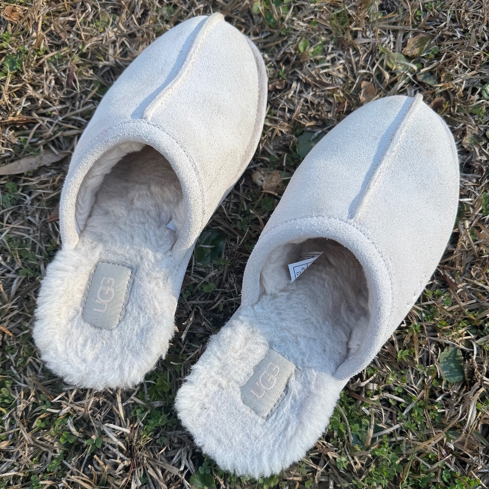 UGG slippers size 6